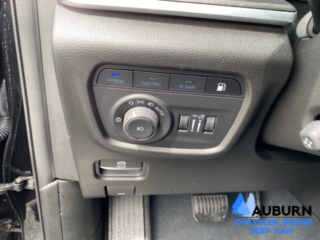 Used 2023 Jeep Grand Cherokee Overland AWD/4WD image 41
