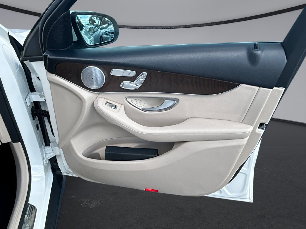 Used 2019 Mercedes-Benz GLC 350e 4MATIC image 11