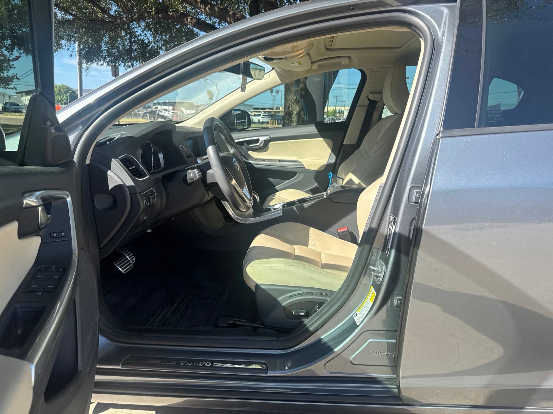 Used 2018 Volvo S60 T5 Dynamic w/ Vision Package FWD image 9