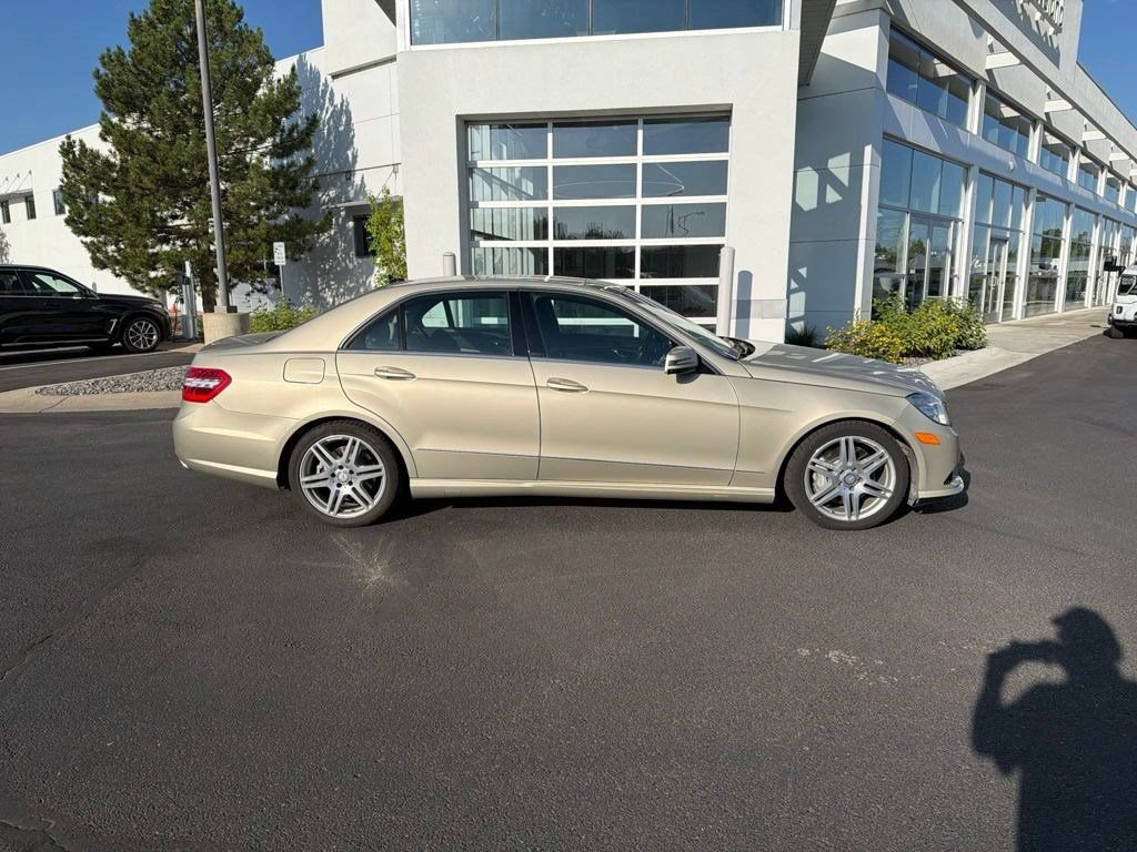 Used 2010 Mercedes-Benz E 550 4MATIC Sedan image 6