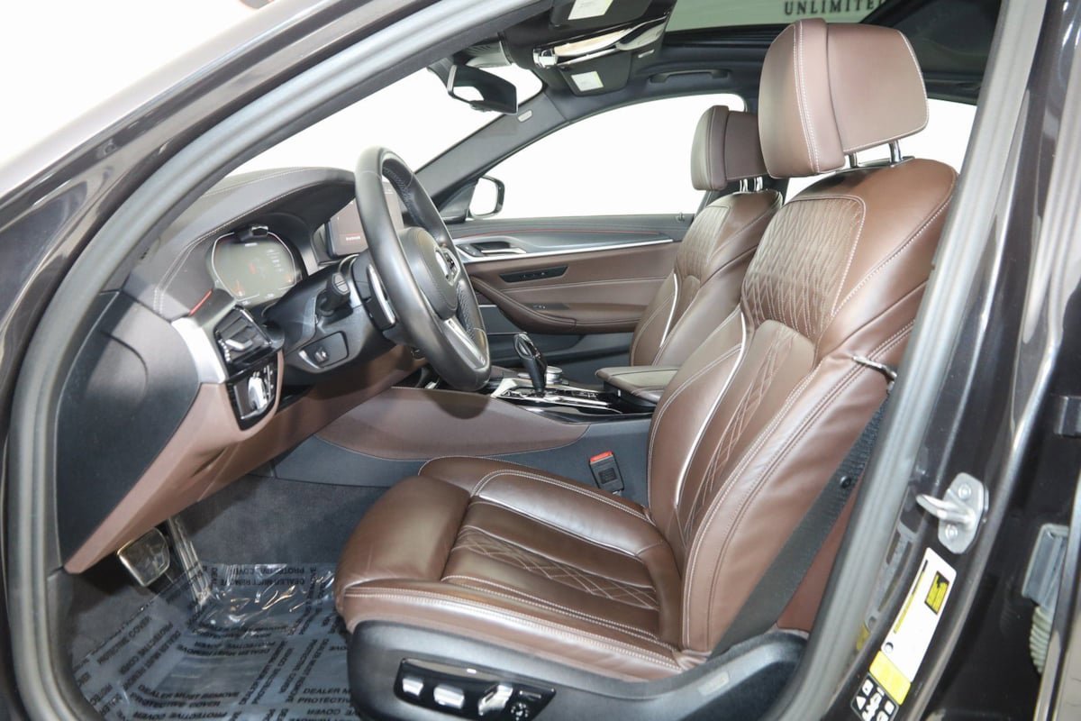Used 2023 BMW M550i xDrive image 13