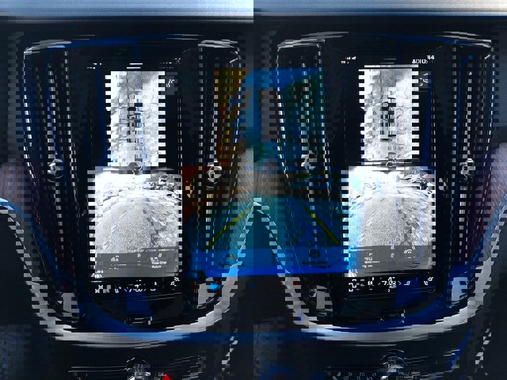 Used 2025 Volvo V60 B5 Cross Country Plus image 24