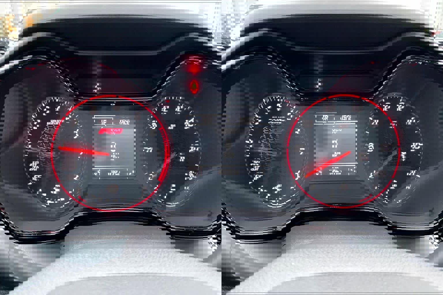 Certified 2025 Chevrolet Trax RS w/ Driver Confidence Package image 26