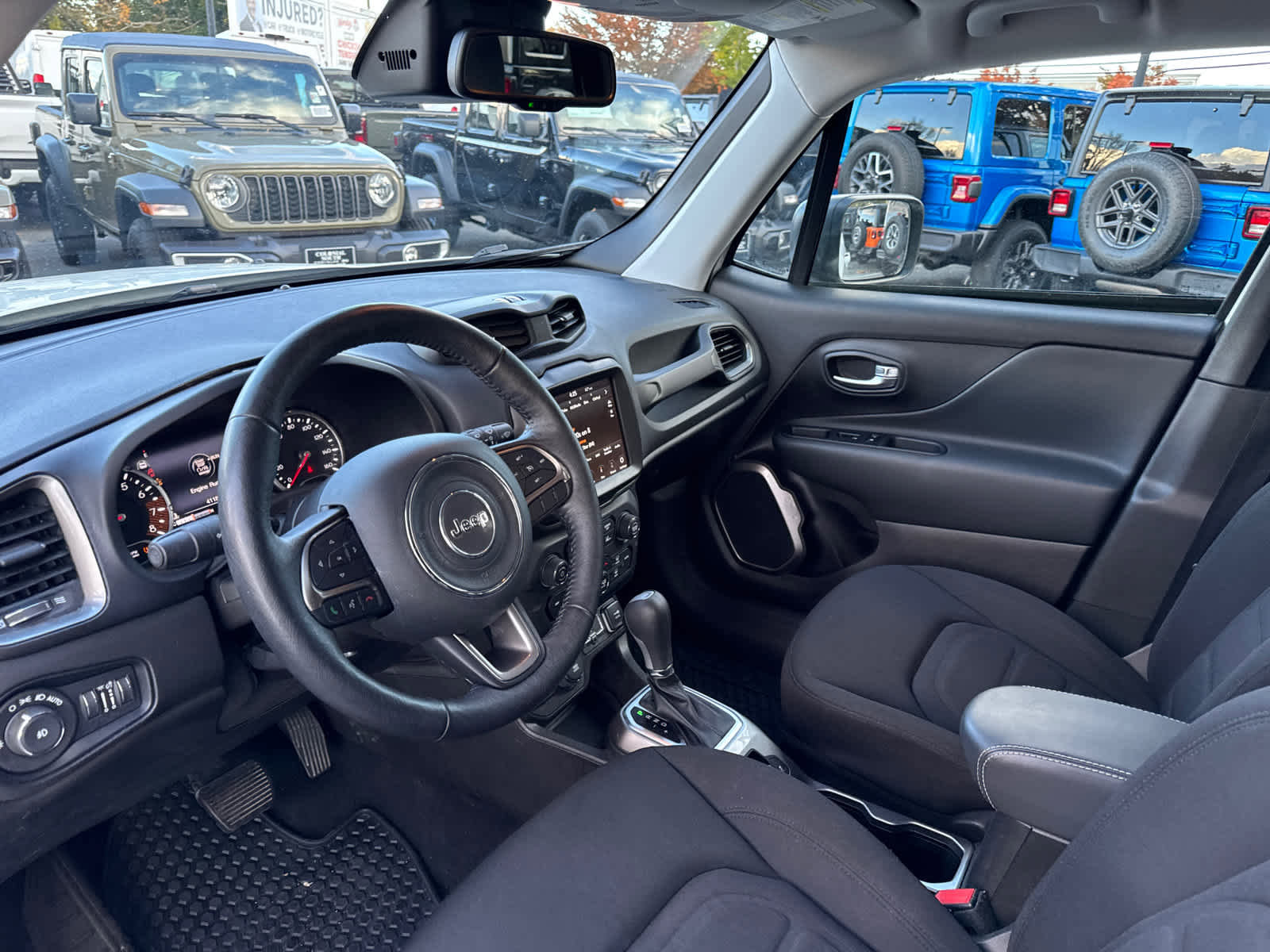 Used 2022 Jeep Renegade Latitude w/ Convenience Group image 12