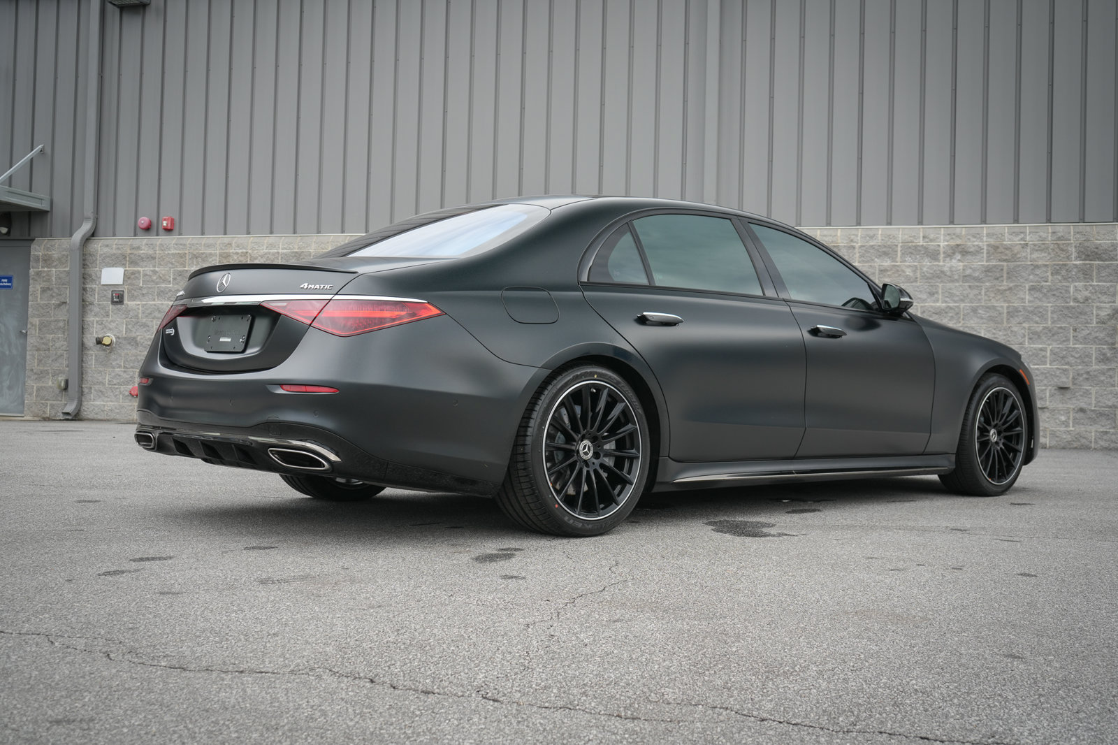 Used 2023 Mercedes-Benz S 580e 4MATIC Sedan w/ AMG Line image 18