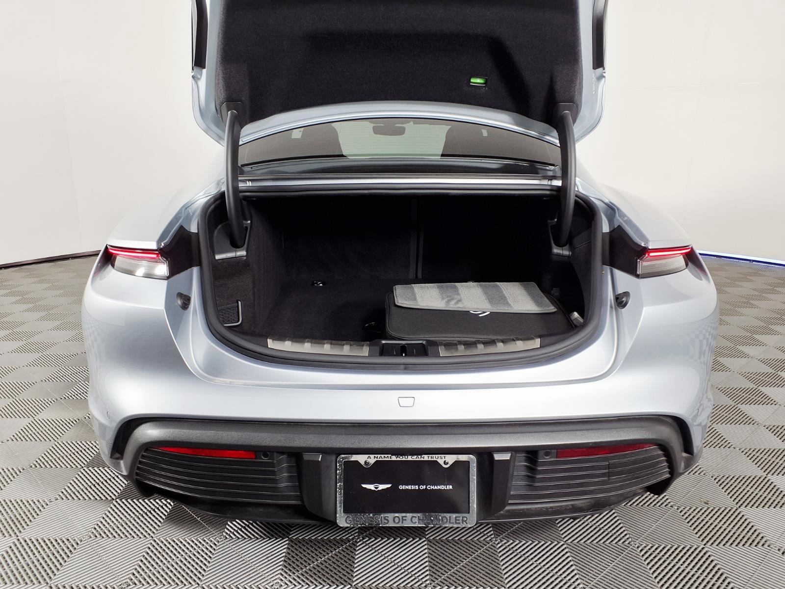 Used 2023 Porsche Taycan 4S image 8