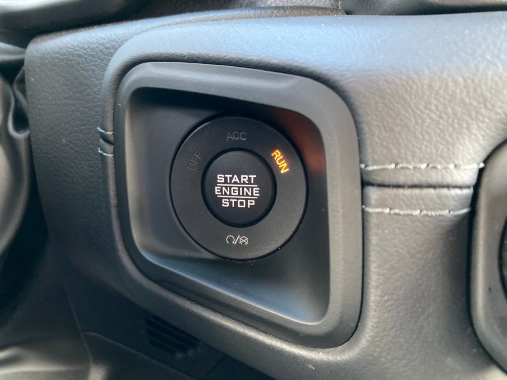 Used 2025 Jeep Wrangler Unlimited Sahara image 16