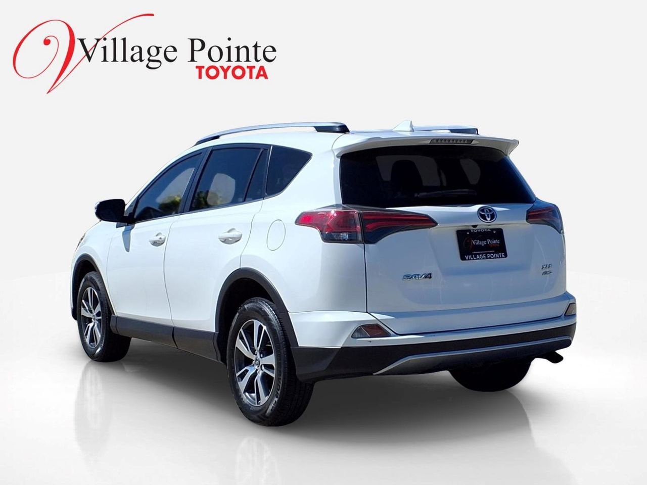 Used 2018 Toyota RAV4 XLE AWD/4WD image 4