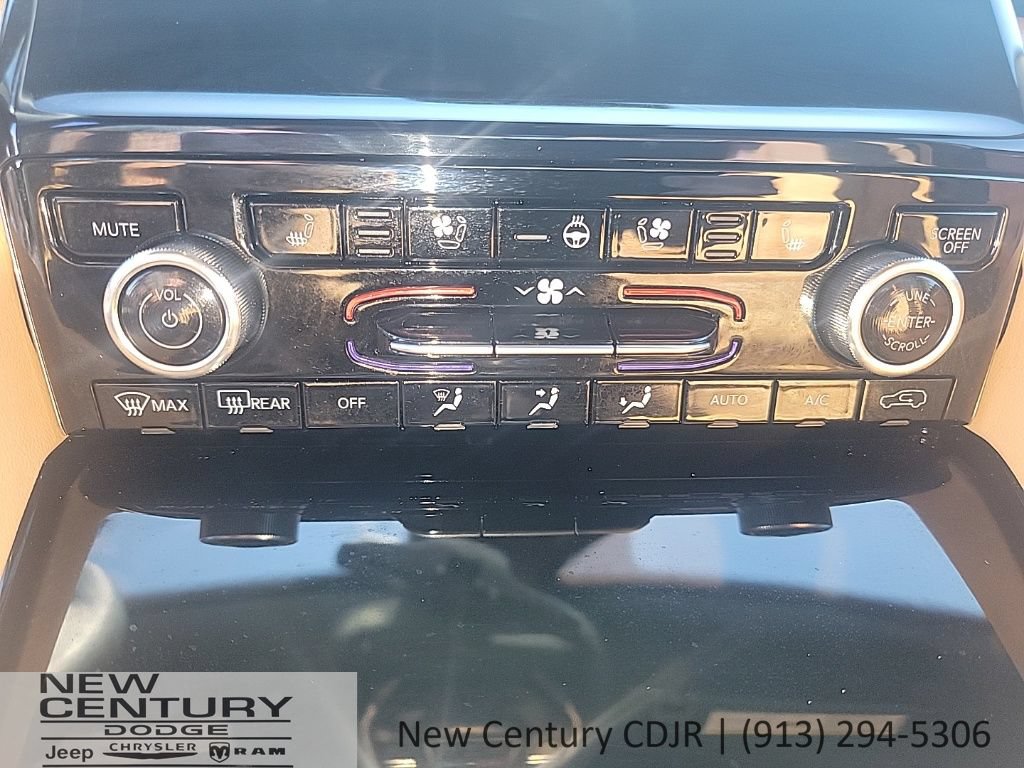 Used 2024 Jeep Grand Cherokee Summit AWD/4WD image 14