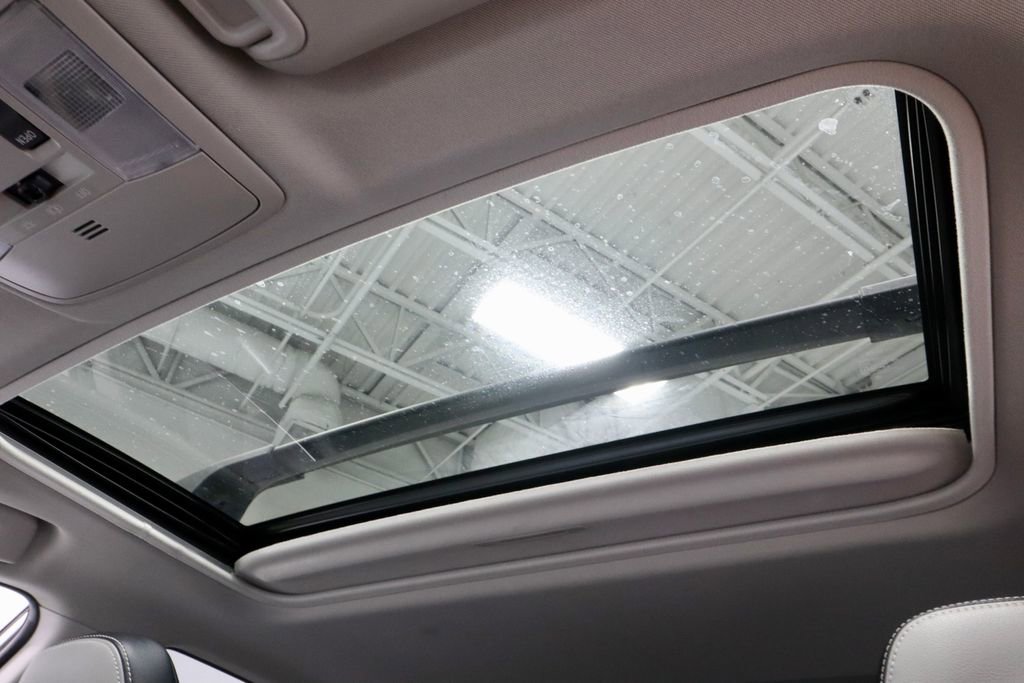 Used 2018 Toyota RAV4 Limited image 32