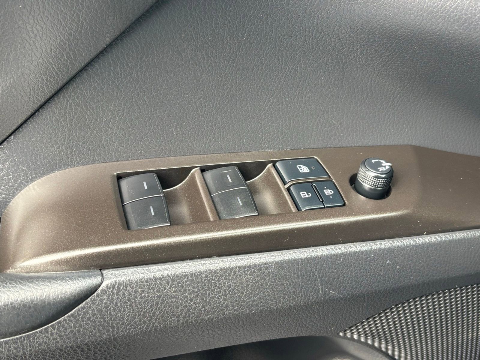 Used 2022 Toyota Camry SE FWD image 11