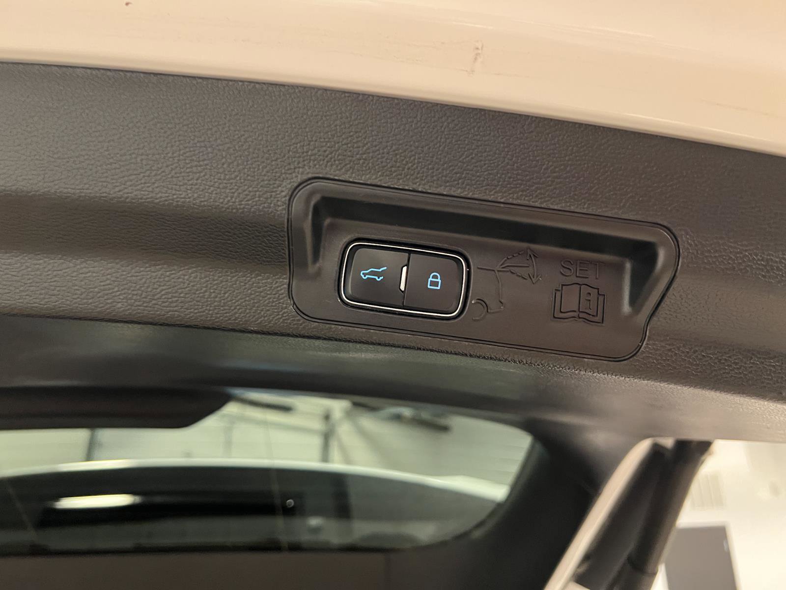 Used 2020 Ford Explorer XLT w/ Equipment Group 202A image 34