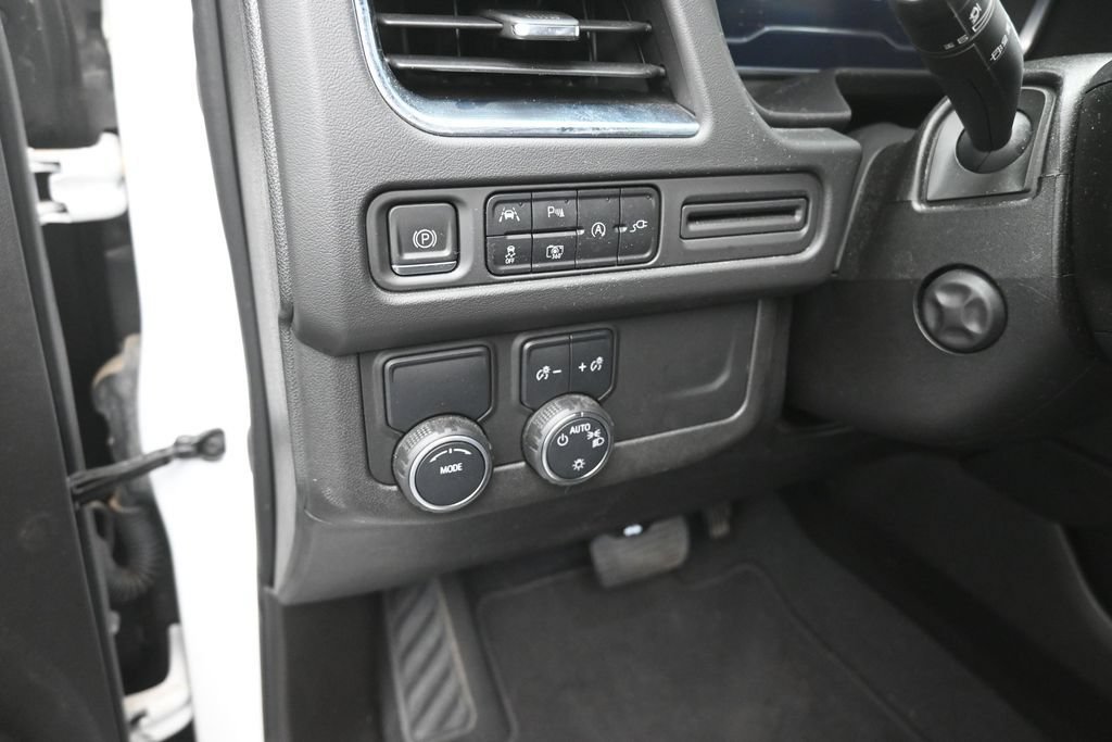 Used 2022 Chevrolet Suburban LT w/ Luxury Package RWD image 21