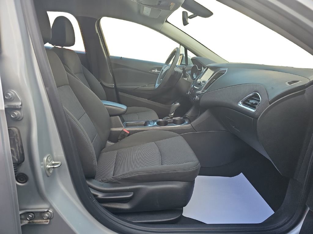 Used 2018 Chevrolet Cruze LT w/ Convenience Package image 18