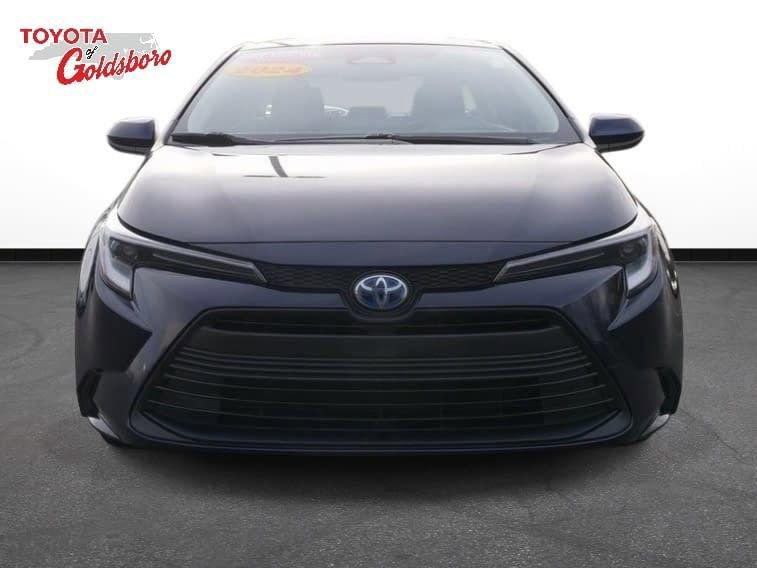 Used 2024 Toyota Corolla LE image 2