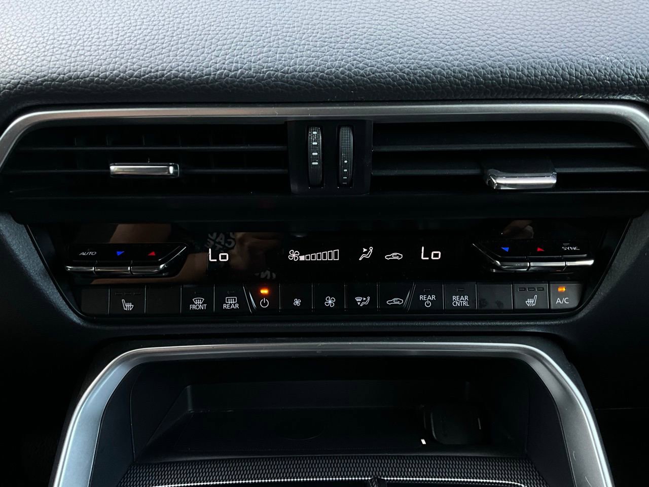 Used 2025 MAZDA CX-70 3.3 Turbo w/ Preferred Package image 28