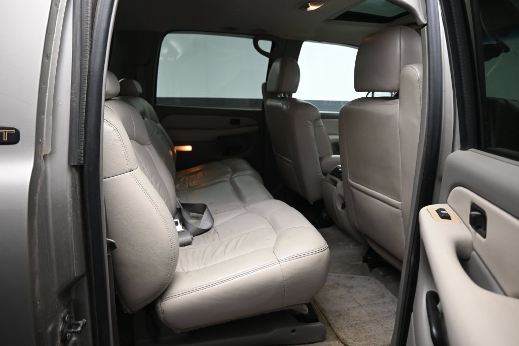 Used 2000 Chevrolet Suburban LT w/ LT Preferred Equipment Group AWD/4WD image 20