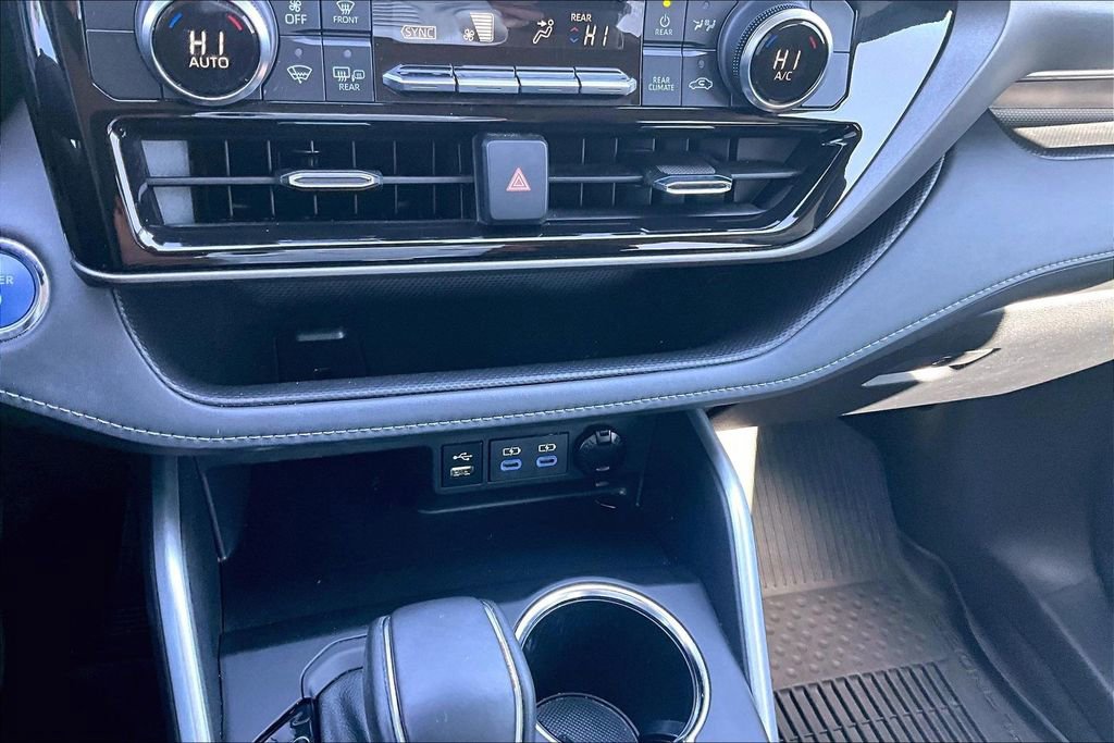 Used 2022 Toyota Highlander LE image 25