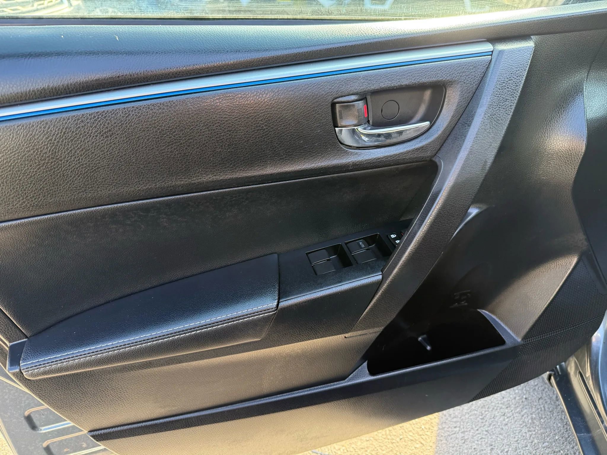 Used 2015 Toyota Corolla S image 10