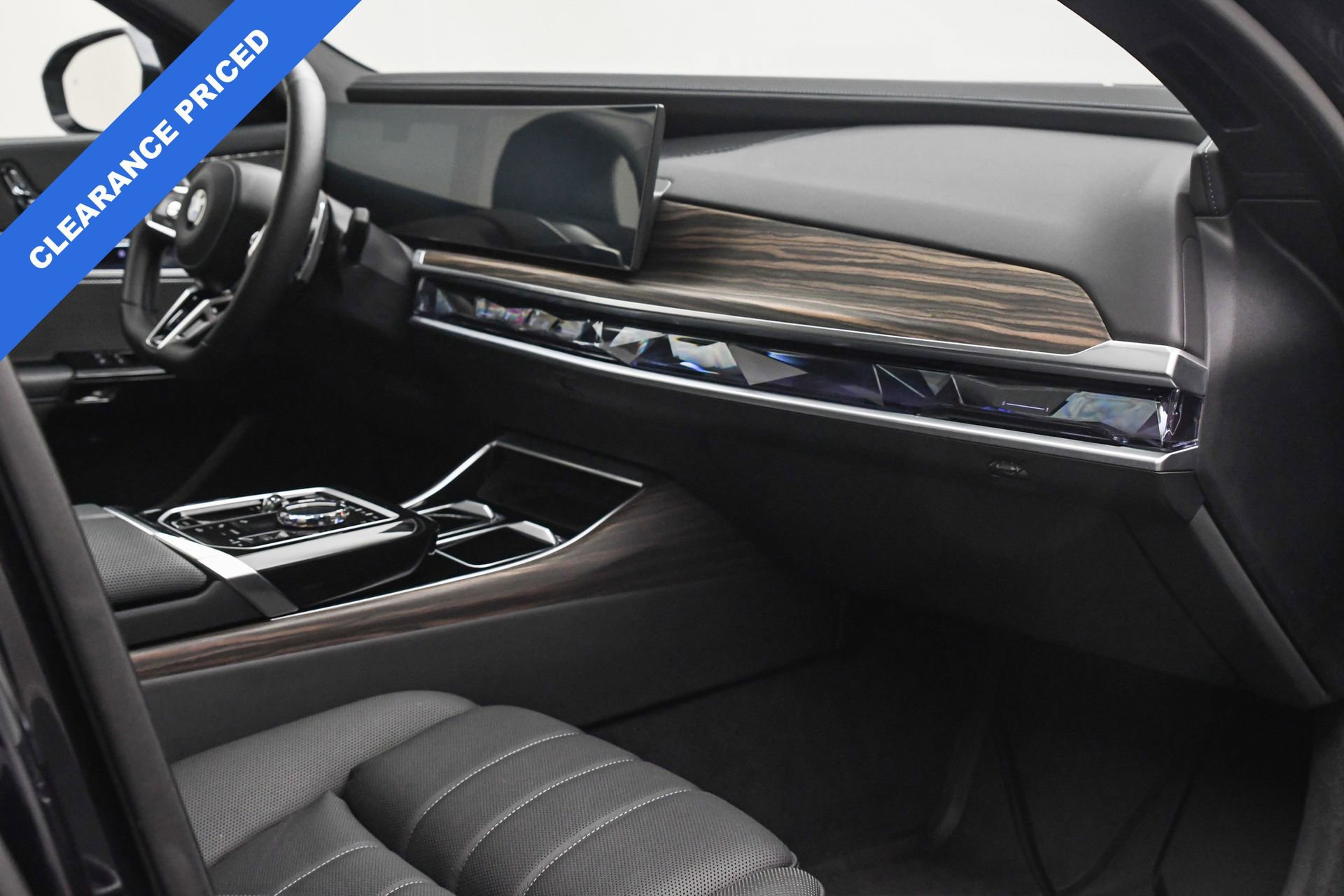 Used 2024 BMW 760i xDrive w/ Premium Package 2 image 20