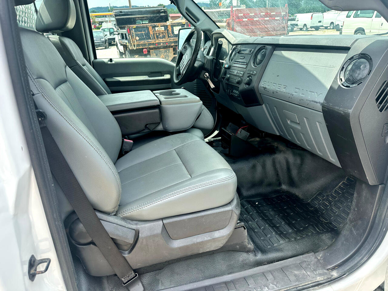 Used 2011 Ford F550 4x4 Regular Cab Super Duty w/ Payload Upgrade Pkg image 7