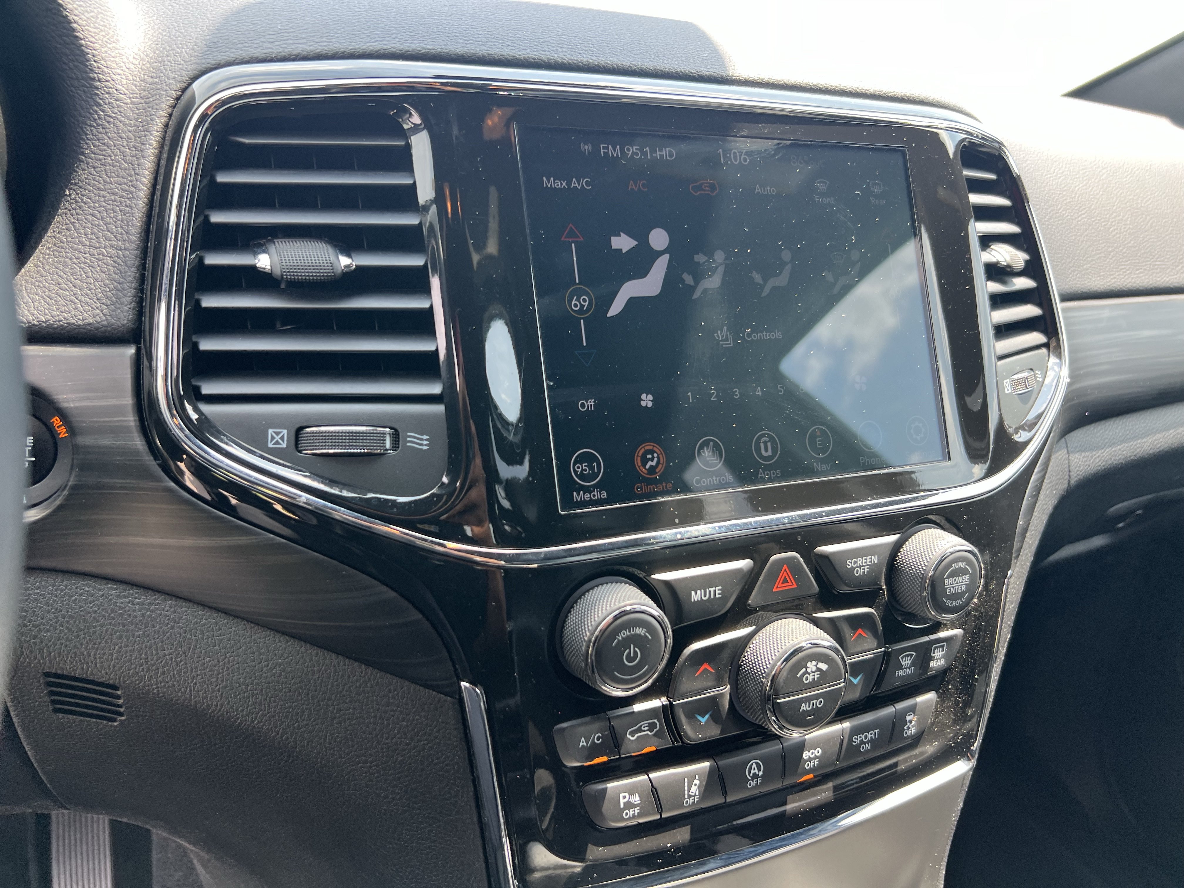 Used 2021 Jeep Grand Cherokee Laredo X AWD/4WD image 26