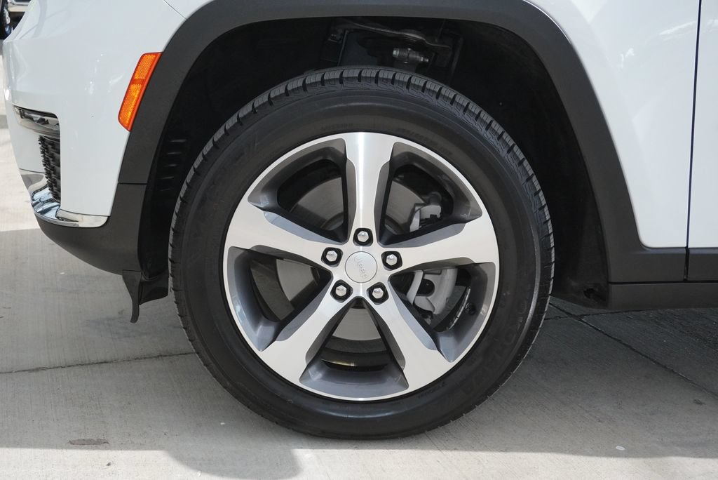 Used 2023 Jeep Grand Cherokee L Limited w/ Trailer Tow Group (B) AWD/4WD image 11