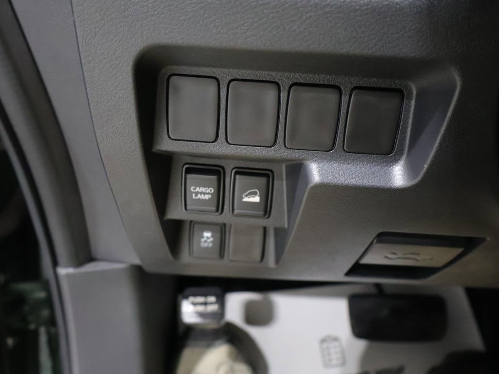 Used 2024 Nissan Frontier SV image 32