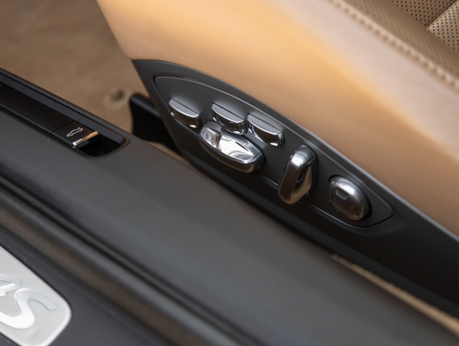 Certified 2013 Porsche 911 Carrera 4S image 22