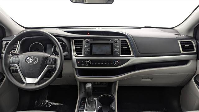 Used 2018 Toyota Highlander LE FWD image 27