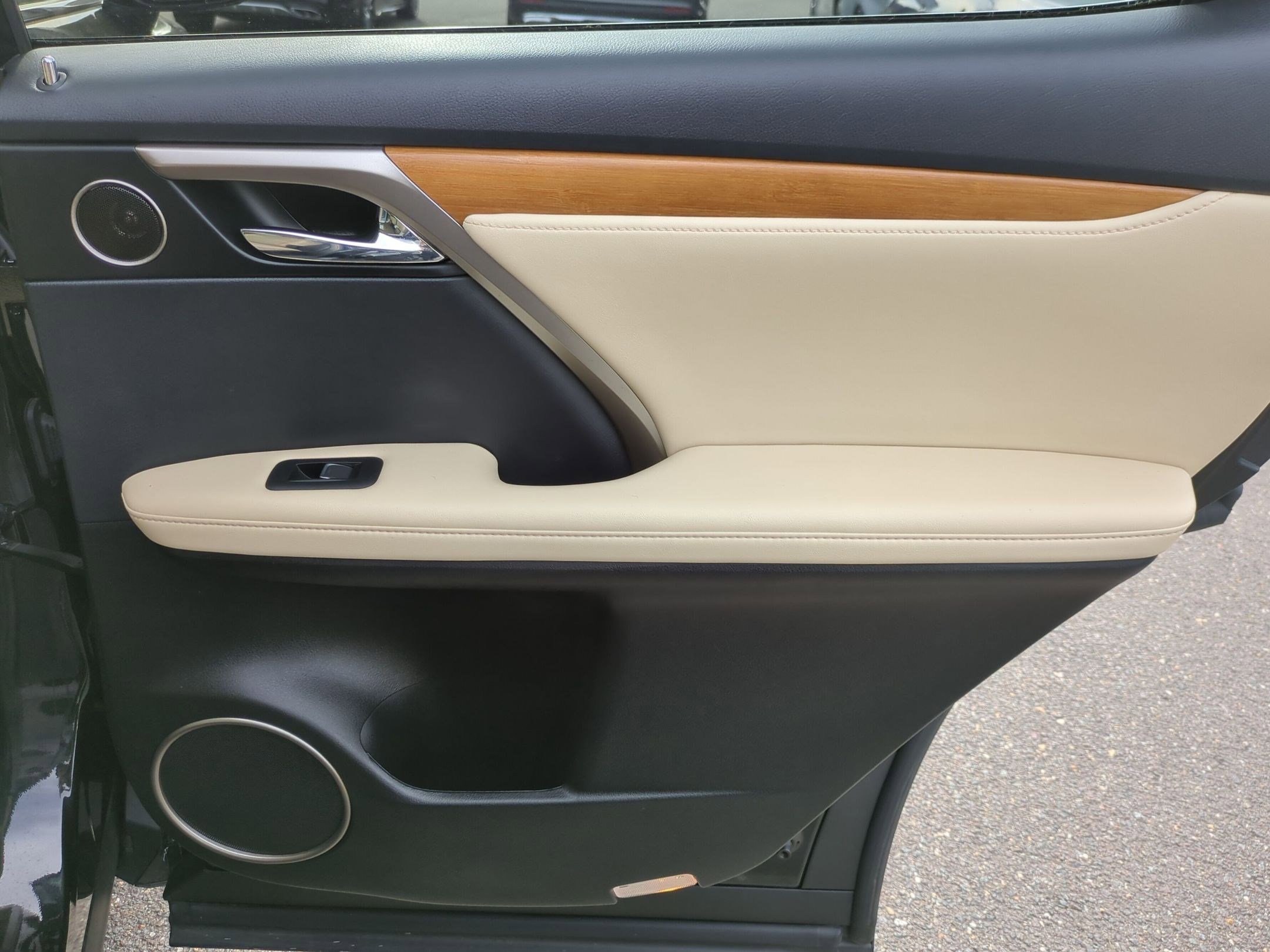 Used 2022 Lexus RX 450h AWD w/ Premium Package image 35