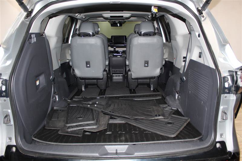 Used 2022 Toyota Sienna Limited FWD image 40