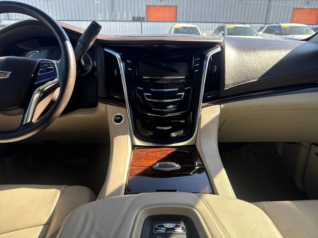 Used 2016 Cadillac Escalade ESV Luxury RWD image 25
