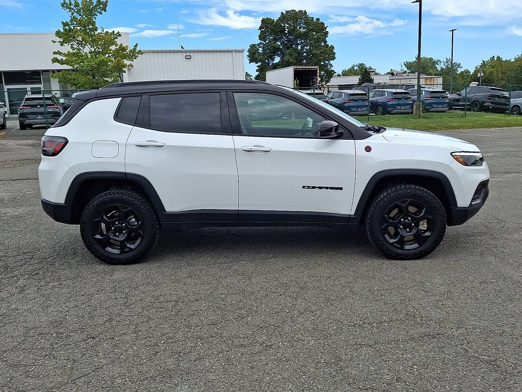 Used 2024 Jeep Compass Trailhawk w/ Trailhawk Elite Group AWD/4WD image 10