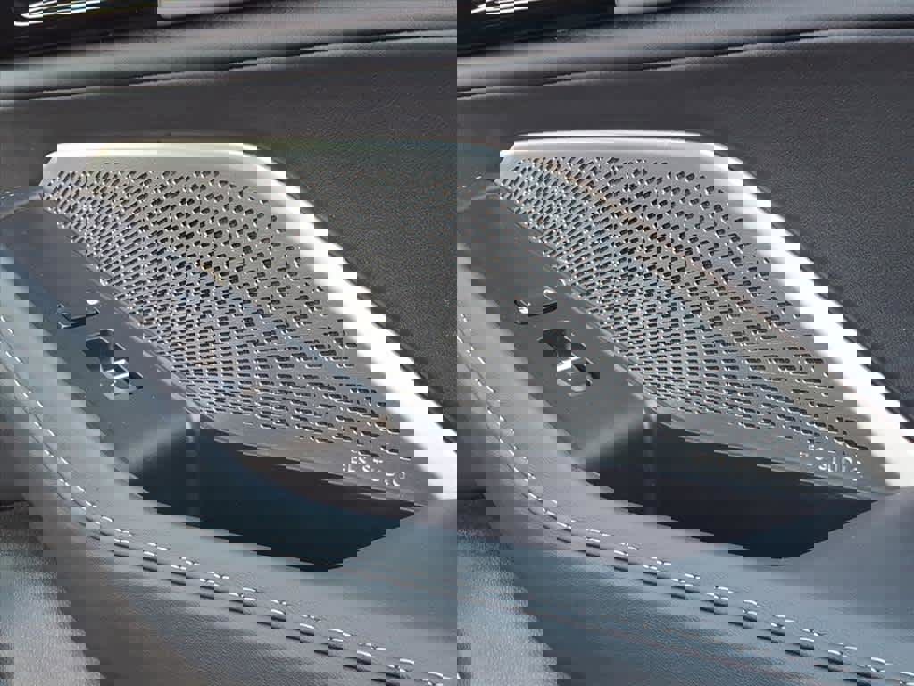 Used 2023 Acura MDX SH-AWD w/ Technology Package image 9