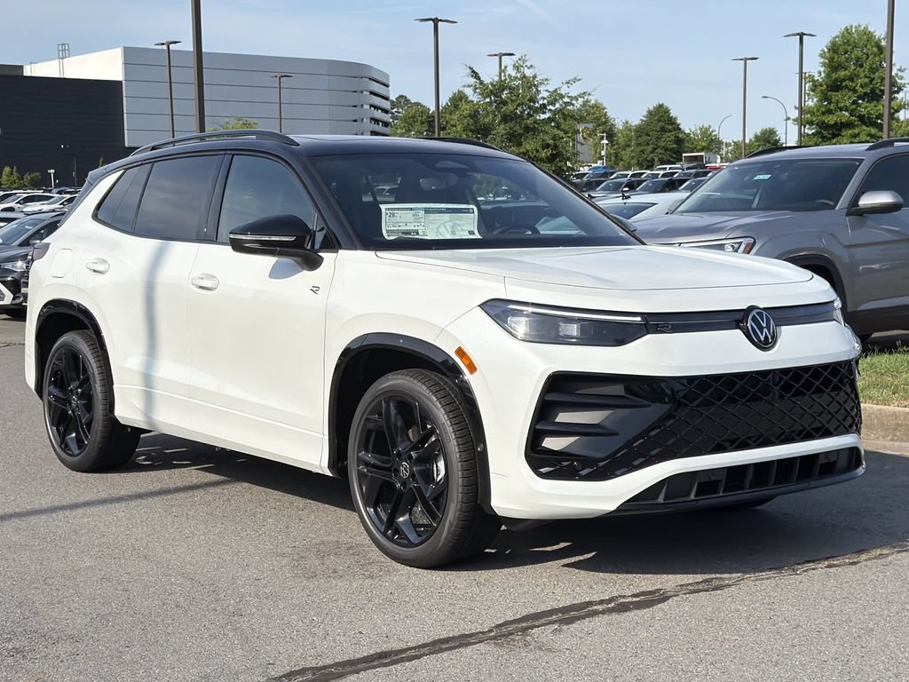 New 2026 Volkswagen Tiguan SE R-Line FWD image 7