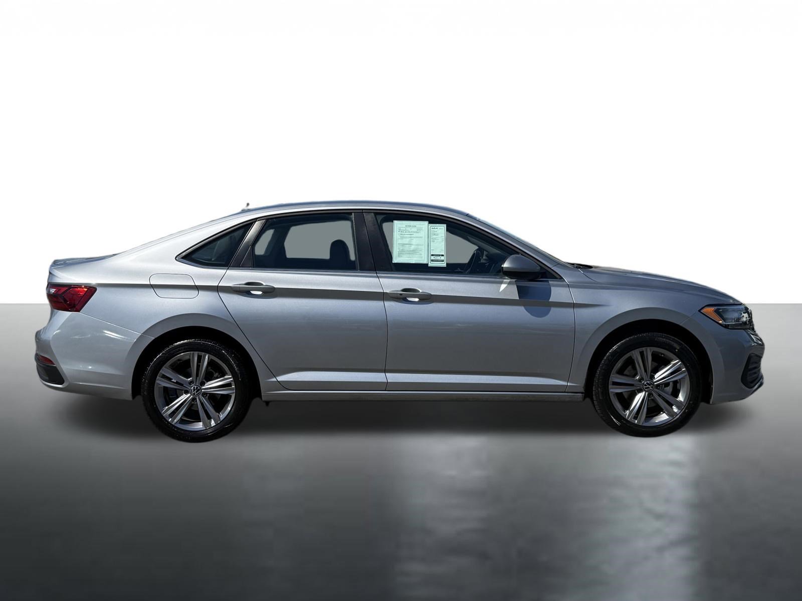 Used 2022 Volkswagen Jetta SE image 9