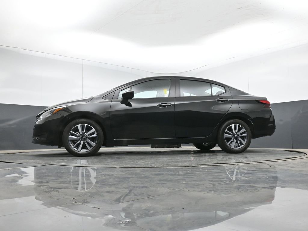 Used 2025 Nissan Versa SV image 34