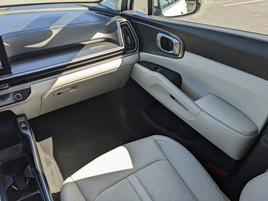 Certified 2024 Kia Sorento EX w/ Panoramic Sunroof Package image 16