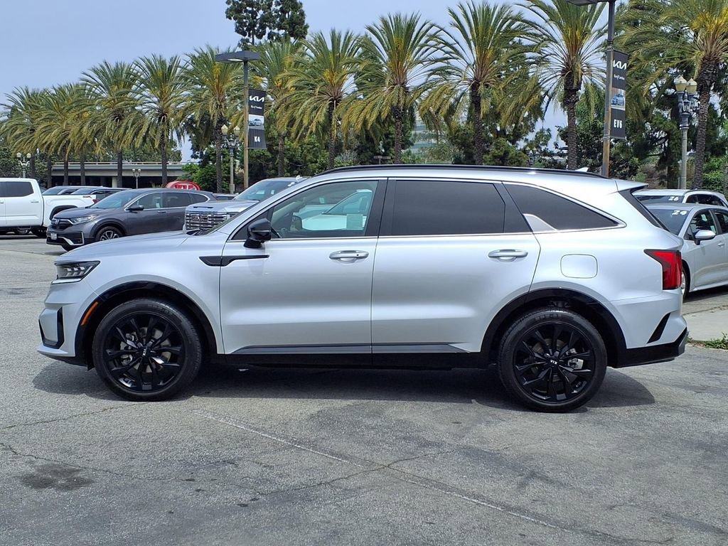 Used 2021 Kia Sorento SX image 2