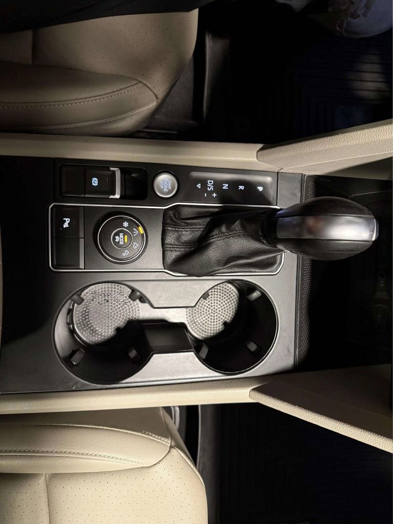 Used 2021 Volkswagen Atlas SE image 37