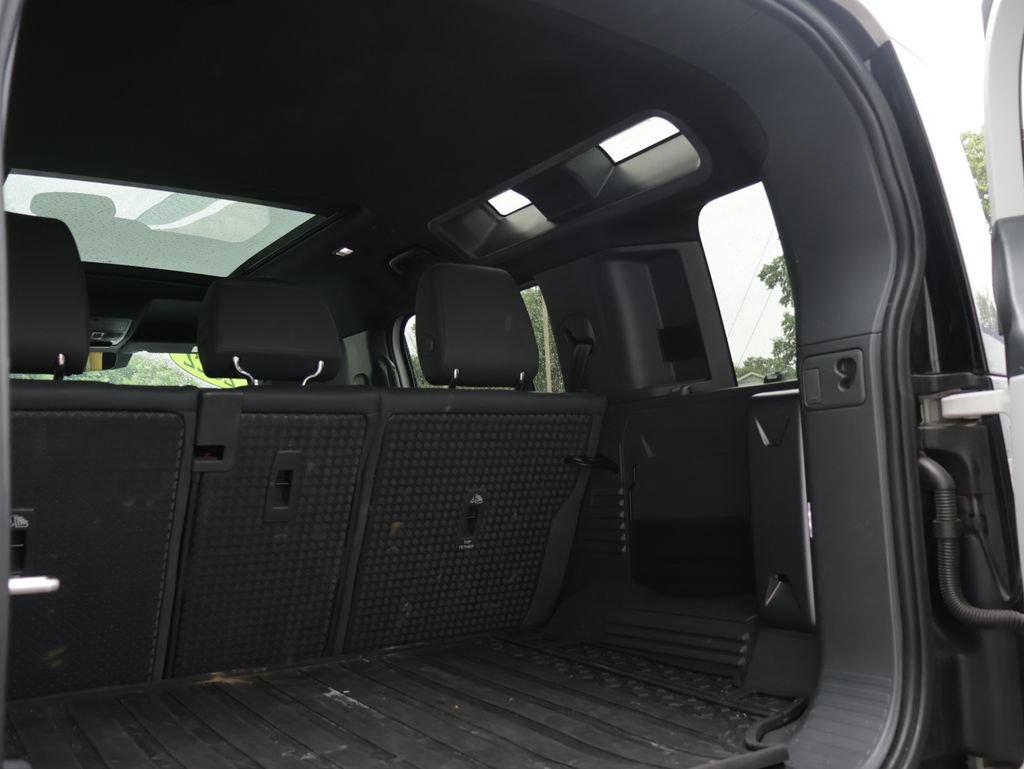 Used 2022 Land Rover Defender 110 X-Dynamic SE AWD/4WD image 8