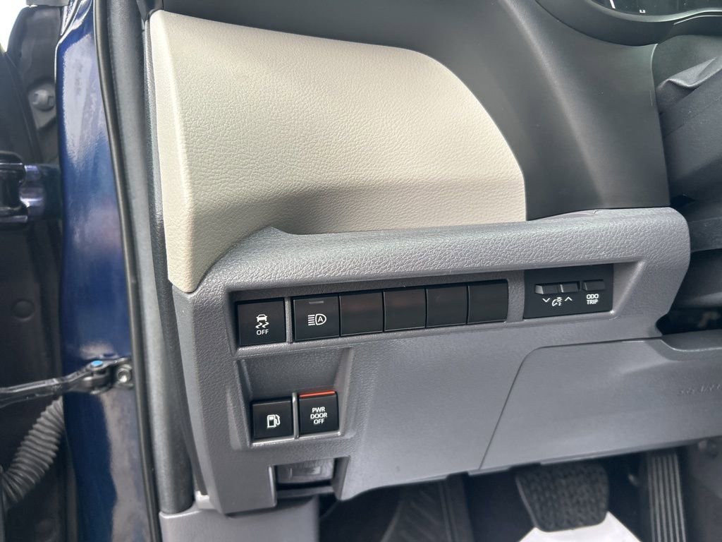 Used 2024 Toyota Sienna XLE w/ XLE Plus Package image 12