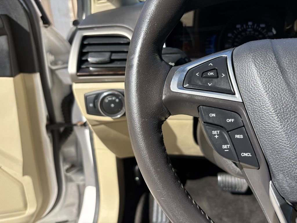 Used 2015 Ford Fusion SE w/ Equipment Group 202A image 16