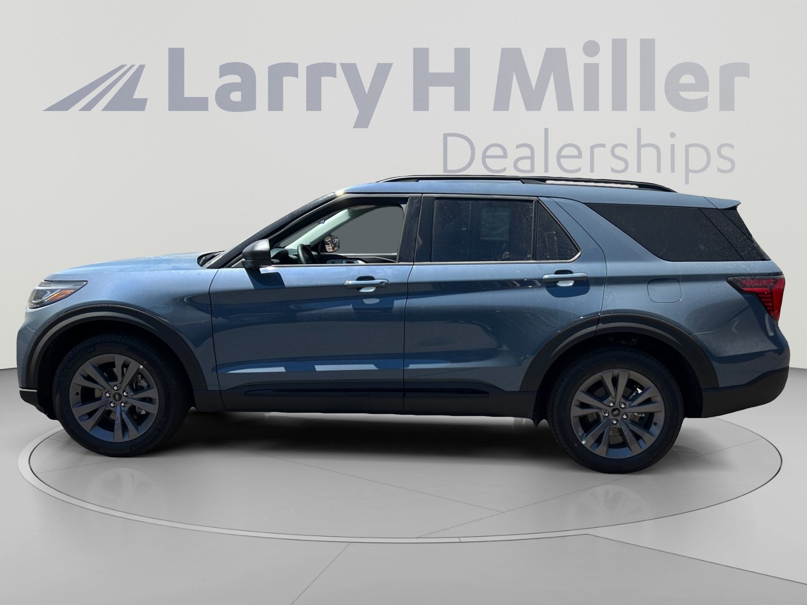 New 2026 Ford Explorer Active w/ Active Comfort Package AWD/4WD image 2