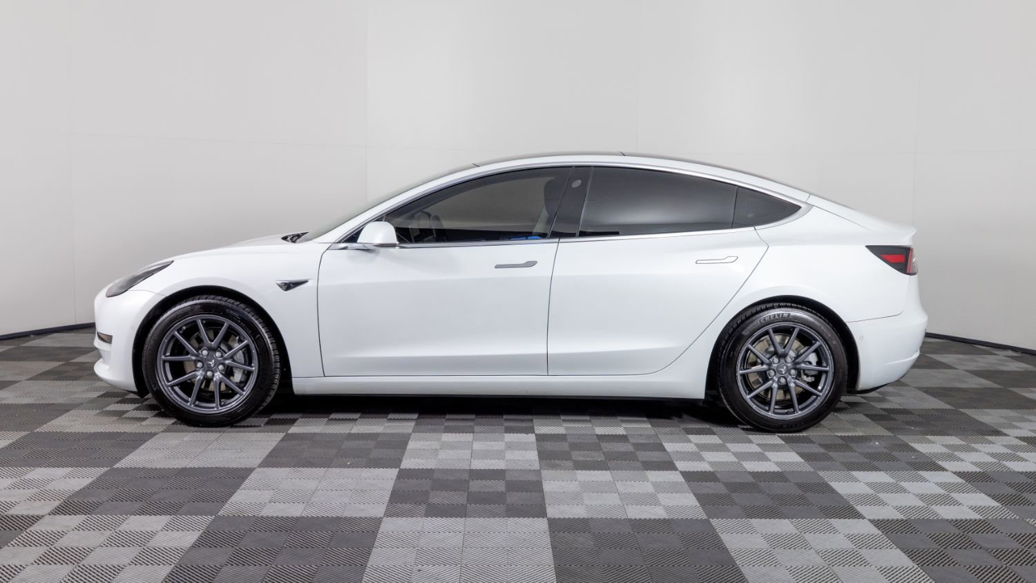 Used 2018 Tesla Model 3 Long Range image 3
