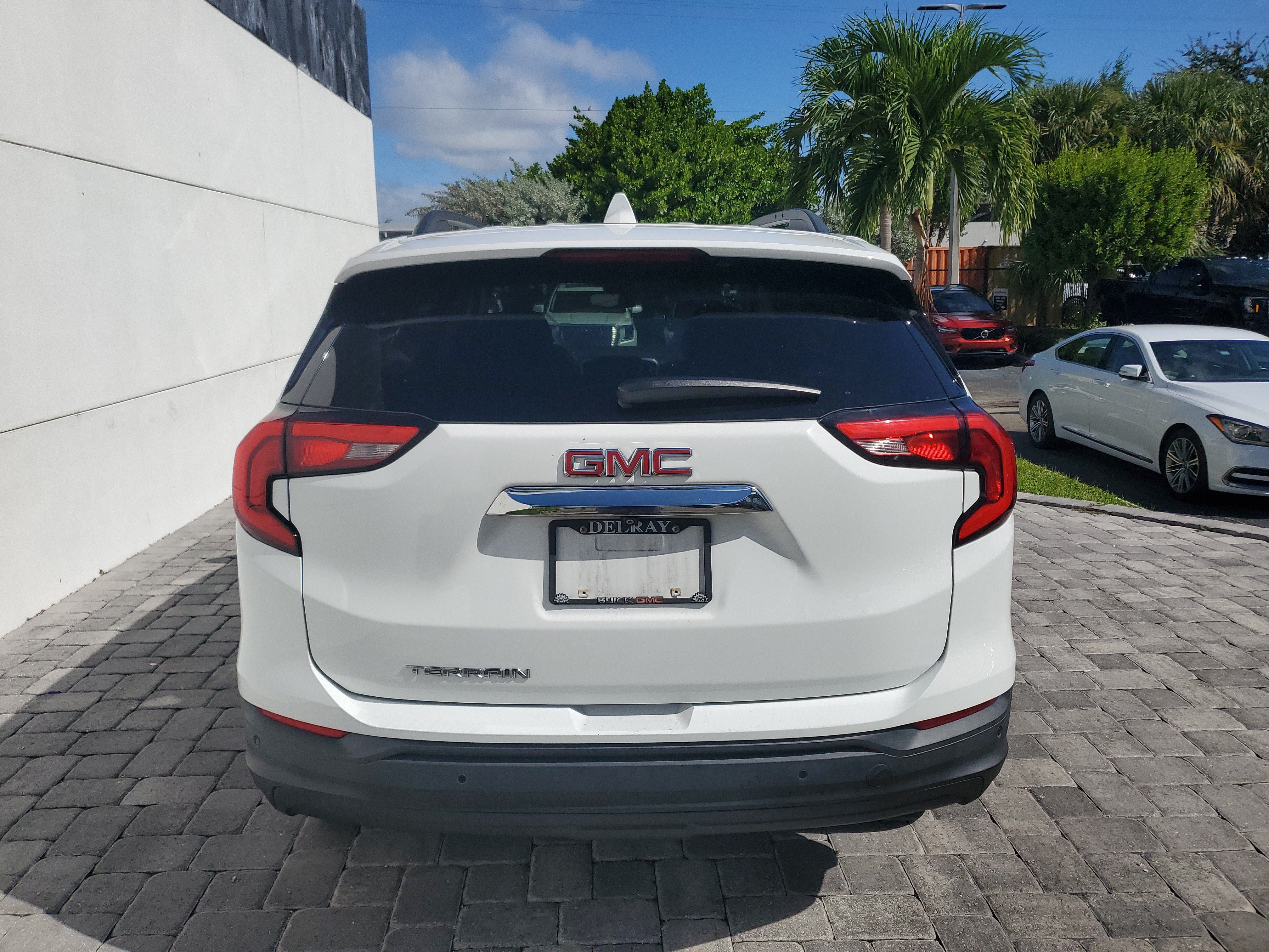 Used 2020 GMC Terrain SLE w/ Driver Convenience Package FWD image 4
