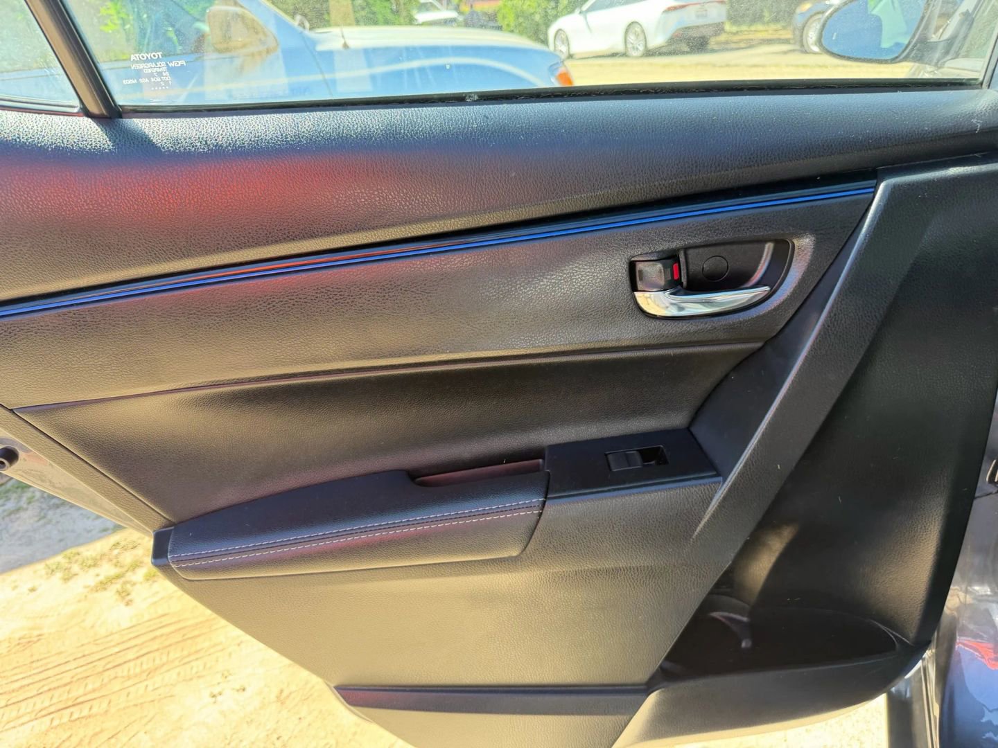 Used 2017 Toyota Corolla SE w/ SE Premium Package FWD image 12