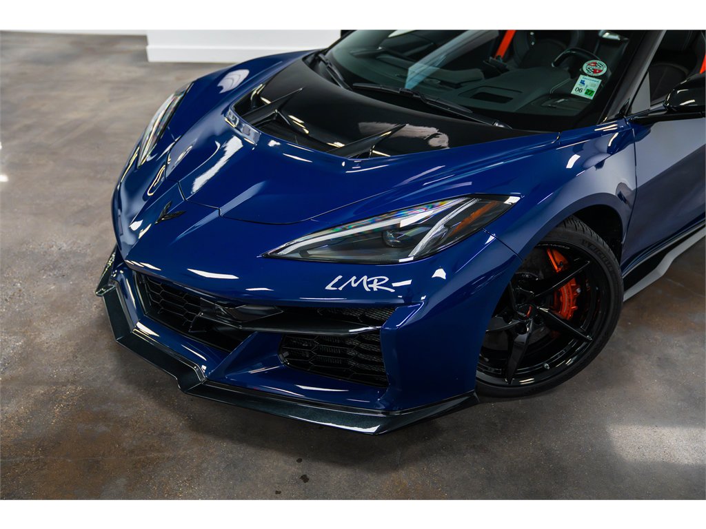 Used 2025 Chevrolet Corvette E-Ray w/ Stealth Interior Trim Package AWD/4WD image 8