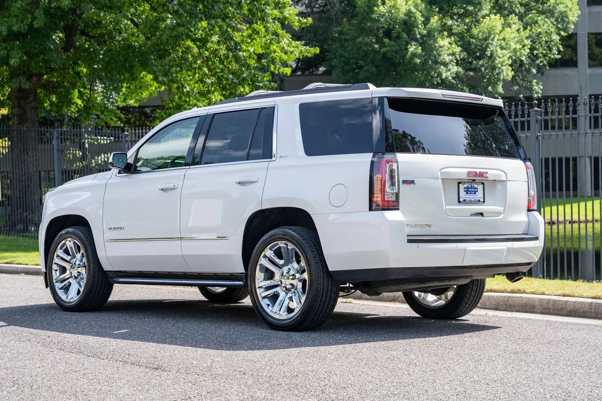 Used 2020 GMC Yukon SLT w/ Premium Edition AWD/4WD image 8